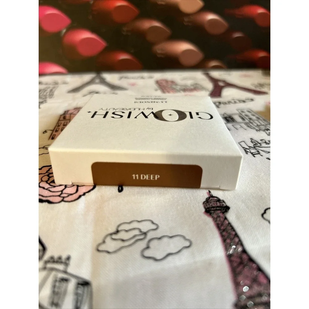 GloWish by Huda Beauty Lightweight Blurring Pressed Powder 11 Deep